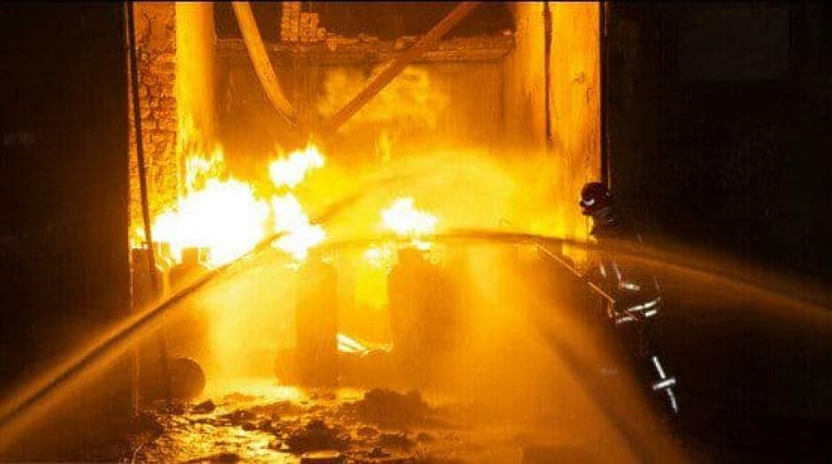 فوت ۵نفر در آتش سوزی کارگاه مبل در تهران
