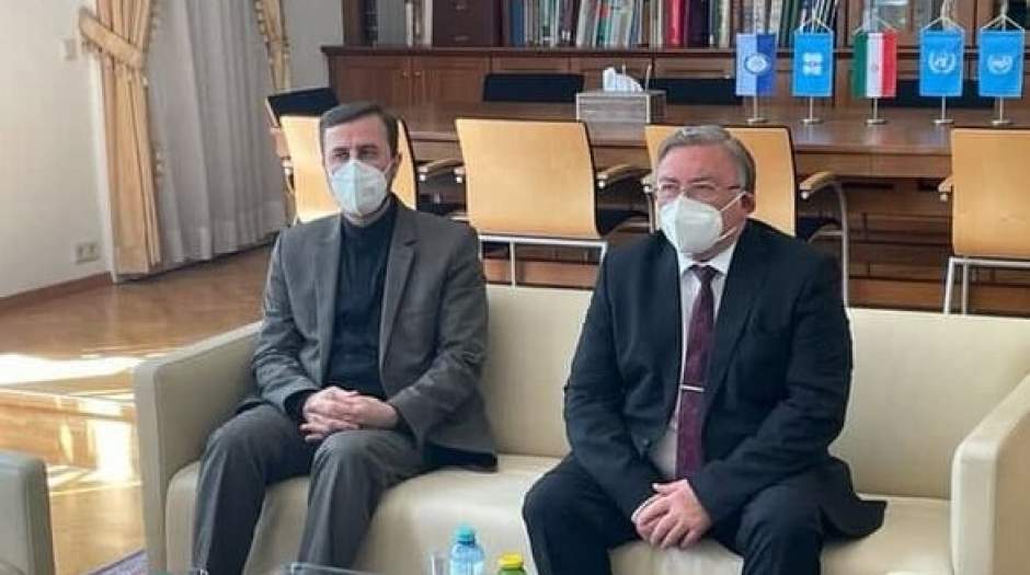 گفت‌وگوی غریب‌آبادی و اولیانوف