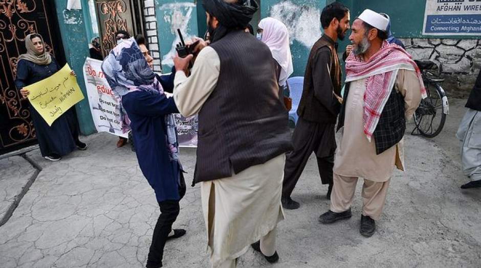 طالبان تجمع زنان در کابل را سرکوب کرد