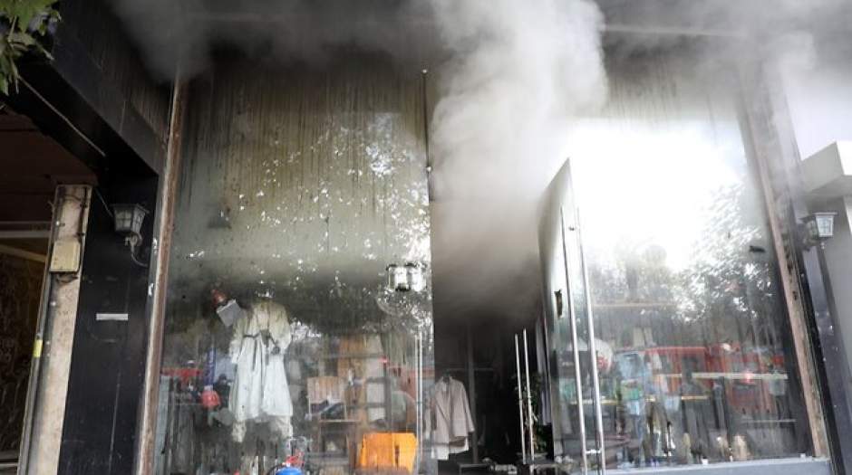 آتش‌سوزی مهیب انبار و فروشگاه لباس