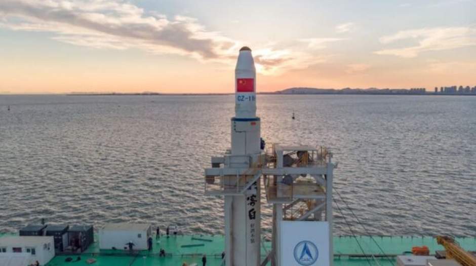 پرتاب موشک از دل دریا توسط چین