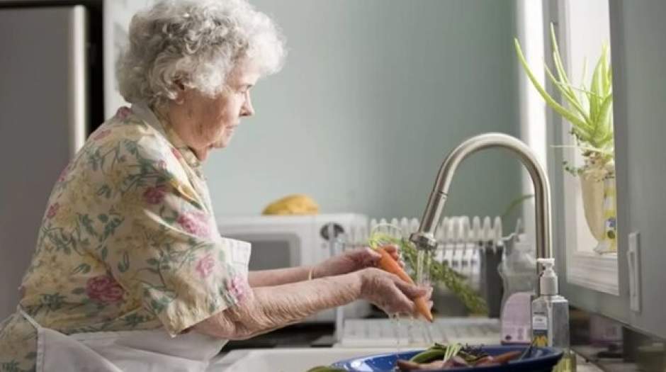 تقویت حافظه سالمندان با کار منزل