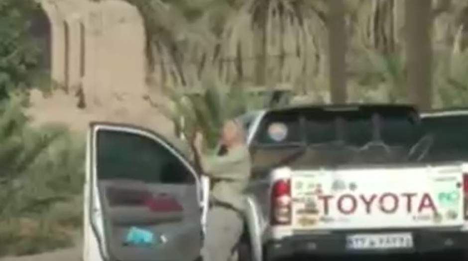 معاون سفیر انگلیس همزمان با رزمایش موشکی سپاه به عنوان گردشگر به کویر شهداد کرمان رفته و به دنبال نمونه برداری از خاک این منطقه بود