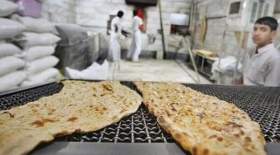 روزنامه دولت: نمی‌بینید نانواها آرد را در بازار آزاد می‌فروشند و صف نان هم روی اعصاب مردم است؟