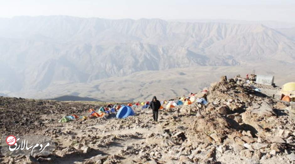 حضور بیش از ۲۵۰۰ کوهنورد در دماوند!/ نفس امدادگران گرفته شد