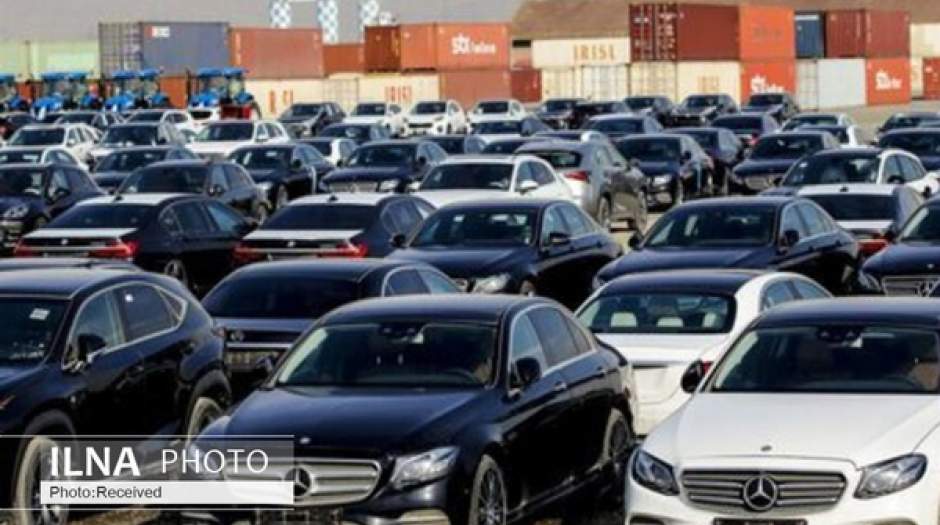 مسئول وضعیت نابسامان بازار خودرو وزیر صمت است