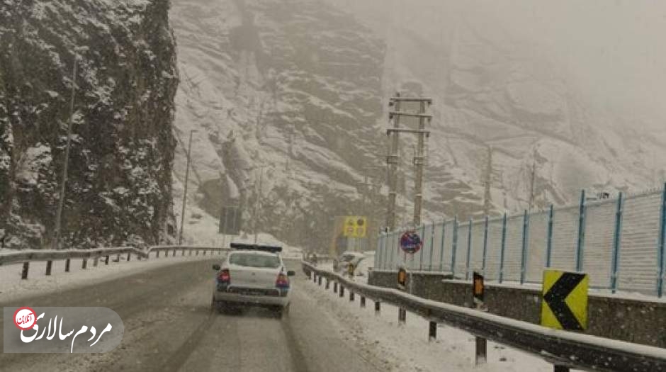 برف در محور کندوان؛ ۴۰۰ خودرو گیر افتادند