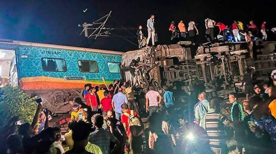 برخورد مرگبار دو قطار/چند هندی کشته شدند؟