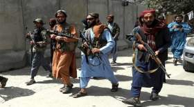 تصویری خبرساز از یک عضو طالبان در کنار معشوقه‌اش