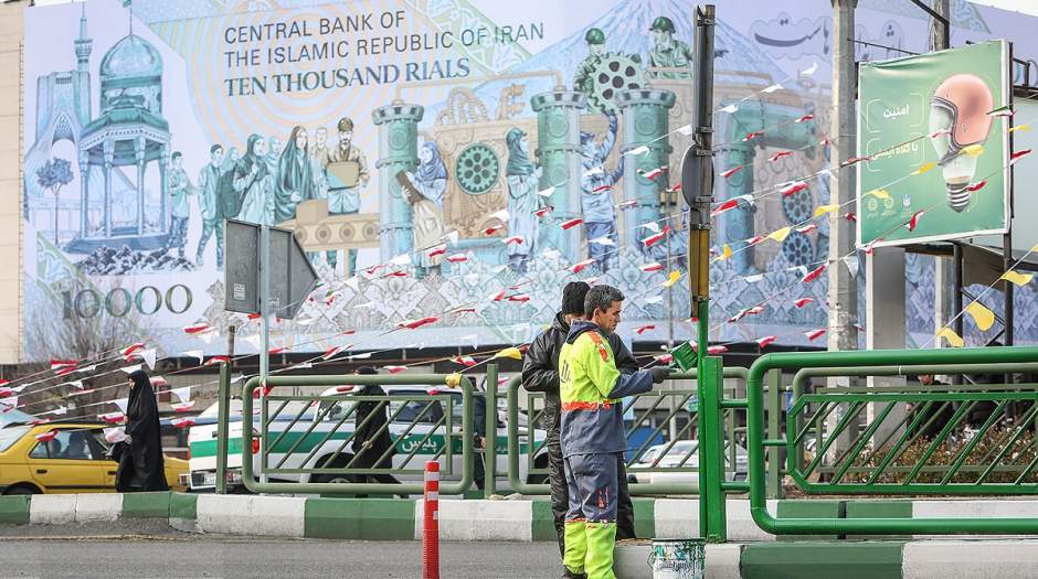 خیلی از نخبگان و متخصصان اقتصادی، امروز خارج از گود هستند