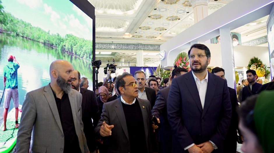 وزیر راه و شهرسازی از محصولات گروه بهمن بازدید کرد