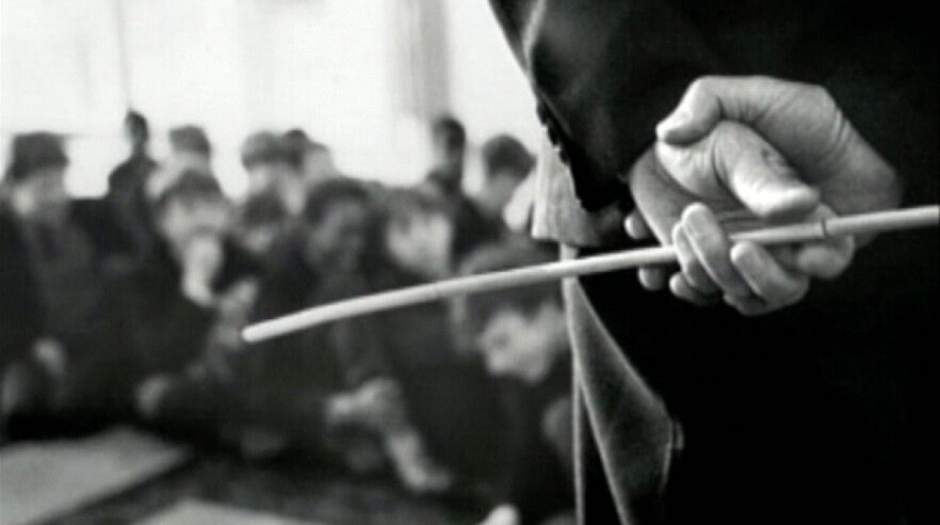عزل مدیر متخلف یک مدرسه به دلیل تنبیه بدنی دانش‌آموزان