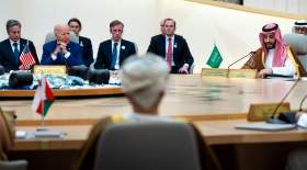 ریاض سرگردان میان ۲ رقیب