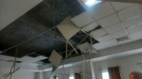 سقف کلاس این دانشگاه روی سر دانشجویان خراب شد/ عکس