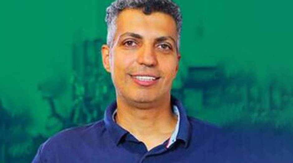 عکس‌| ملاقات عادل فردوسی‌پور با زن پرسپولیسی