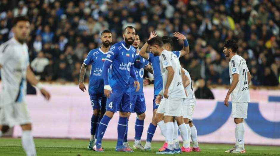جشن قهرمانی احتمالی مقابل سکوهای خالی دستگردی