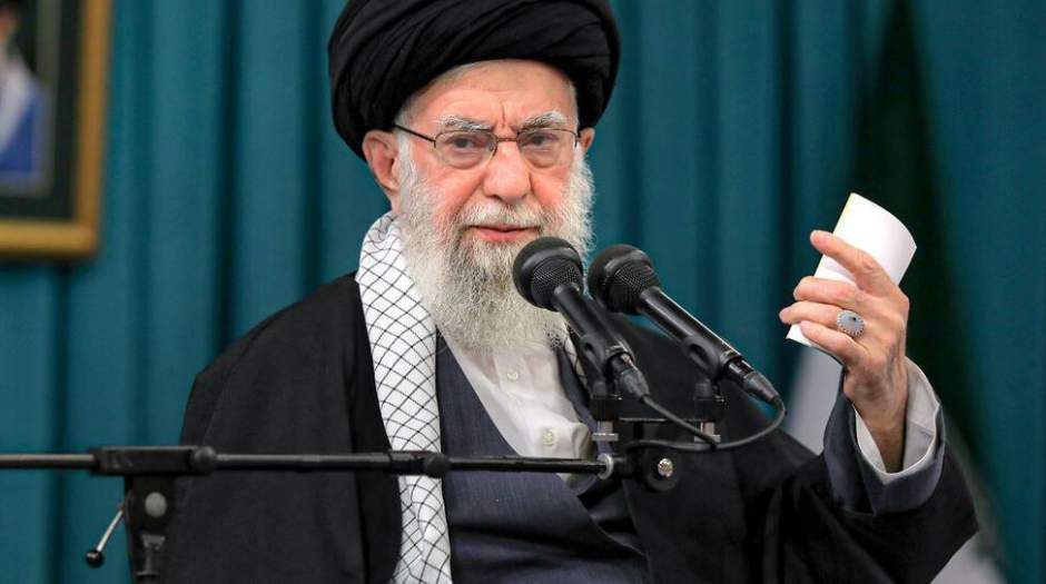 رهبر انقلاب: آنکه تصور کند بدون لطف آمریکا نمی‌توان قدم از قدم برداشت او خوب مدیریت نخواهد کرد