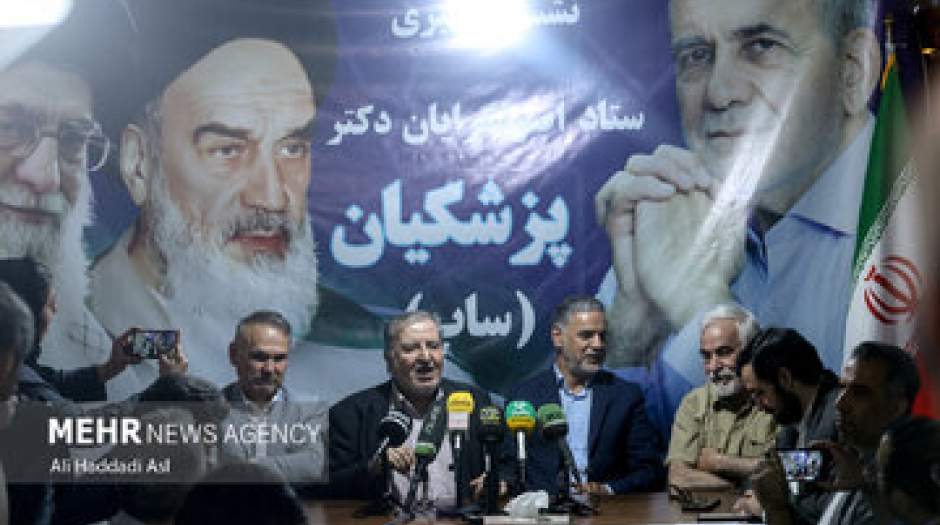 نقوی حسینی: حلقه انجمن‌حجتیه و حلقه مشاییون دور سعید جلیلی را گرفته‌اند که بسیار خطرناک است