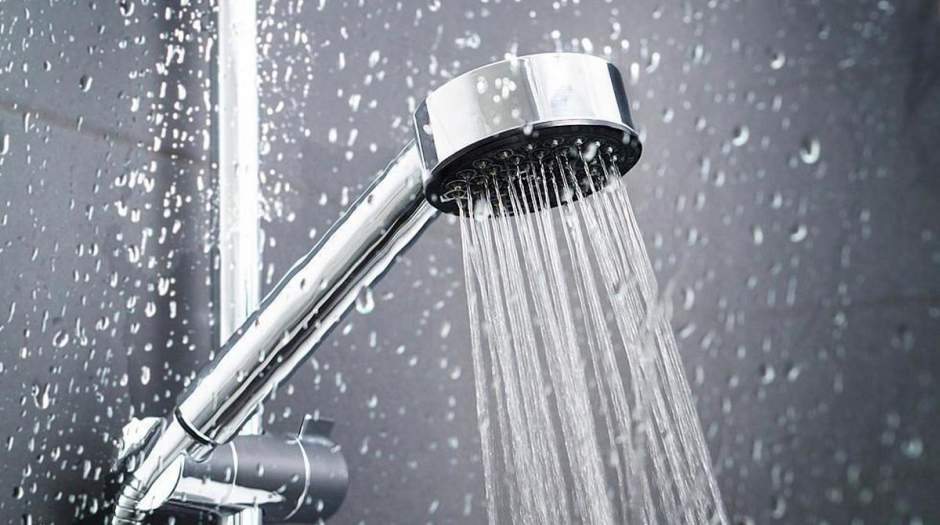 دوش صبحگاهی یا شامگاهی؛ کدام بهتر است؟