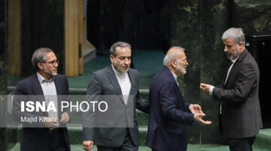 وزیرخارجه دولت احمدی نژاد پشت عراقچی ایستاد