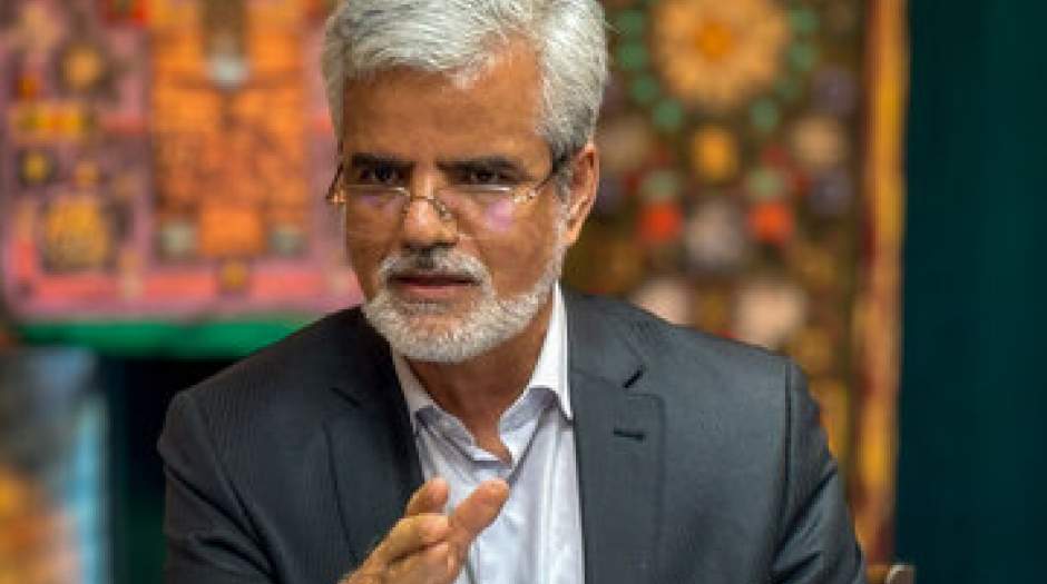 واکنش محمود صادقی به اولین گفتگوی تلویزیونی پزشکیان