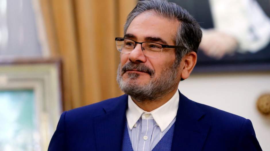 شمخانی: وزیر خارجه ایران با اختیارات کامل برای مذاکره غیرمستقیم با امریکا، راهی عمان است