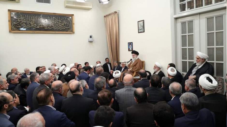 مسائل کشور را به گفت‌وگوها گره نزنیم