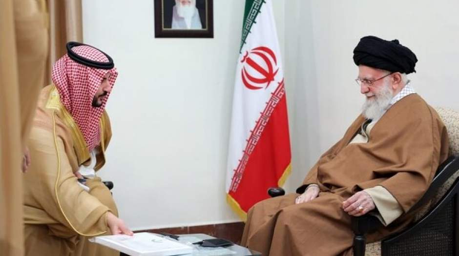 خالد بن سلمان پیام پادشاه عربستان را تقدیم رهبر انقلاب کرد