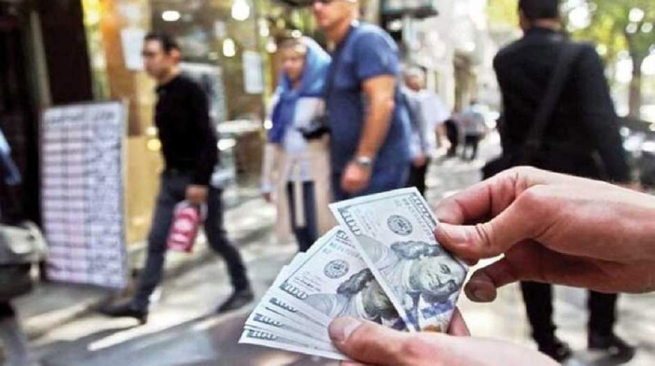 پیش‌بینی یک اقتصاددان درباره قیمت دلار تا پایان سال/ منتظر سقوط تاریخی قیمت دلار مثل سال ۶۷ باشیم؟