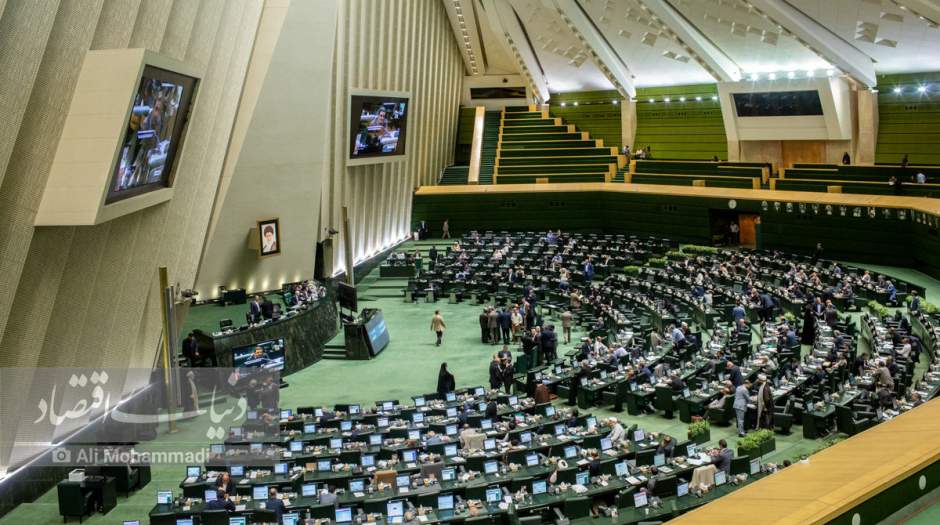 نماینده مجلس: انفجار بندرعباس باید هشداری جدی برای مسئولان باشد