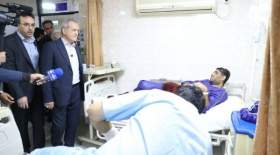 عکسی از بازدید پزشکیان از مجروحان حادثه بندر شهید رجایی